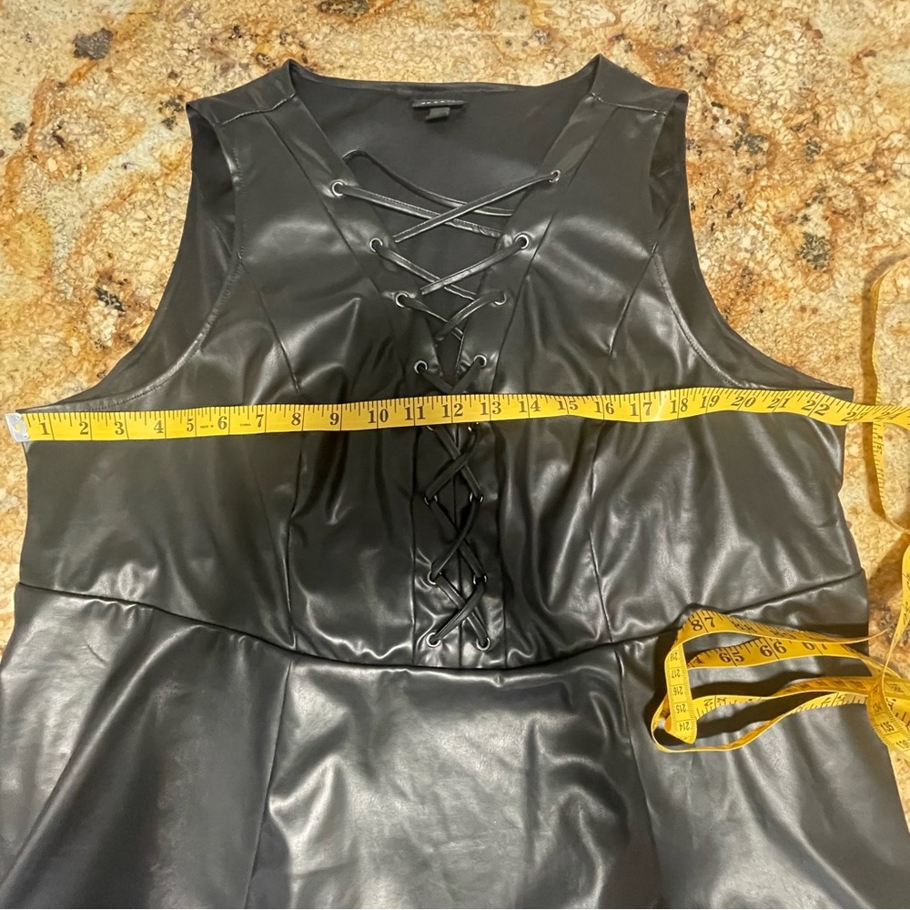 TORRID Women’s Black Faux Leather Lace Up Peplum Top Size 3 - Picture 8 of 8